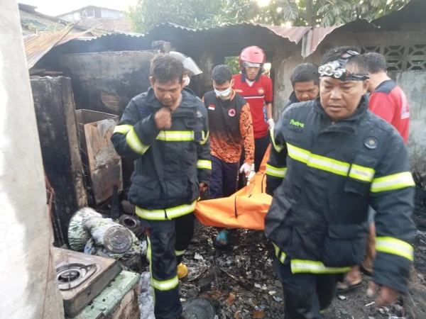 Satu Rumah di Pematangsiantar Ludes Terbakar, Polres Siantar Evakuasi Korban - DigitalMediaPublic